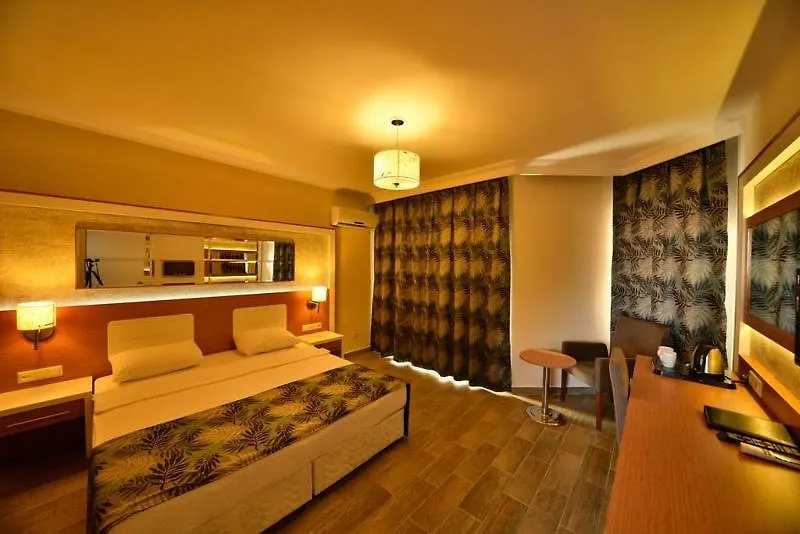 Dolphin Family Hotel 안탈리아