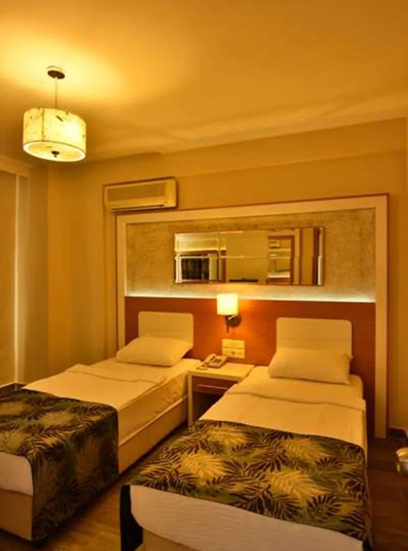 Dolphin Family Hotel 안탈리아 3*,
